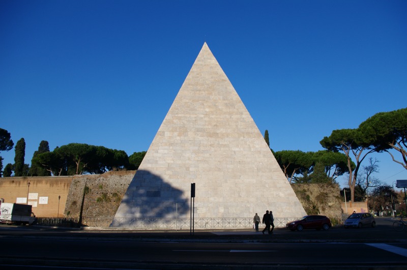 piramide-cestia-roma-2
